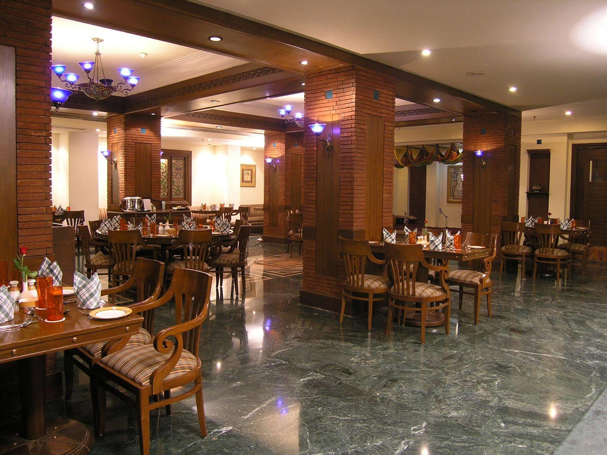 Agra Mg Road An Ihg Agra (Uttar Pradesh)