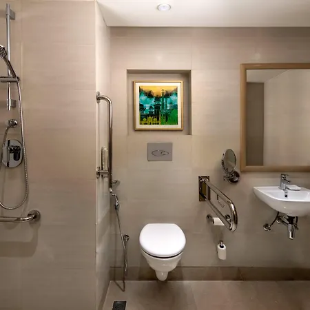 Holiday Inn Agra Mg Road An Ihg Hotel Exterior photo A wet room