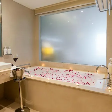 Holiday Inn Agra Mg Road An Ihg Hotel Exterior photo A bathtub filled with rose petals